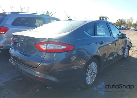 2016 Ford Fusion Hybrid S z USA, uszkodzony, nr VIN 3FA6P0UU0GR292719